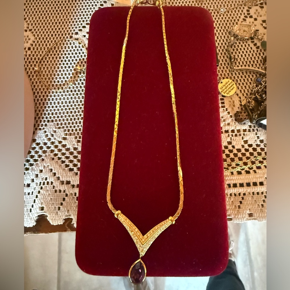 😍Vintage Elegant Vintage Christian Dior Gold Necklace with Purple Pendent!